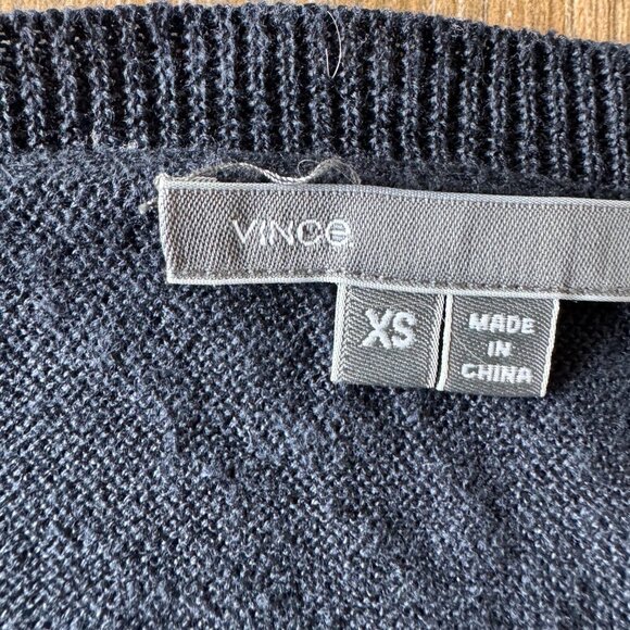 Vince dark Navy semi sheer 100% linen pullover sweater size XS - Picture 2 of 7